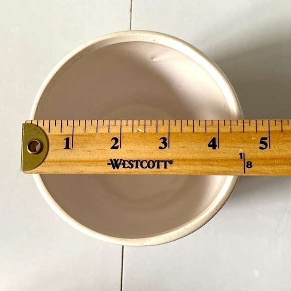 White ceramic vase with hand painted pink and red lips. 4.5” by 5”. - Picture 6 of 9